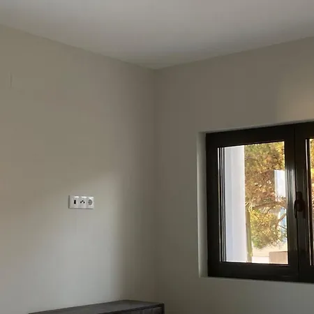 Casa Com Jardim Perto Da Сесимбра