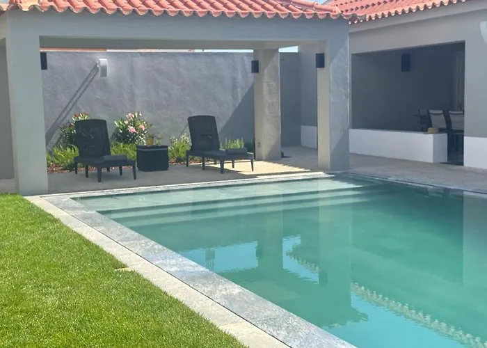 Casa Com Jardim Perto Da بيت للعطل