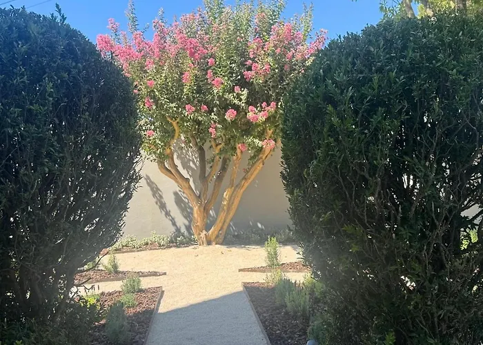 Casa Com Jardim Perto Da بيت للعطل