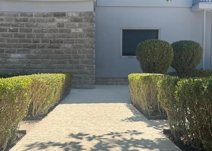 Casa Com Jardim Perto Da * سيسيمبرا