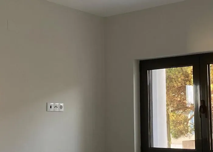 Casa Com Jardim Perto Da سيسيمبرا