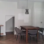 Casa Com Jardim Perto Da Σεσίμπρα