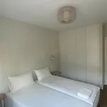 Casa Com Jardim Perto Da
