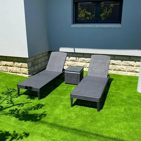 Casa Com Jardim Perto Da Praia *