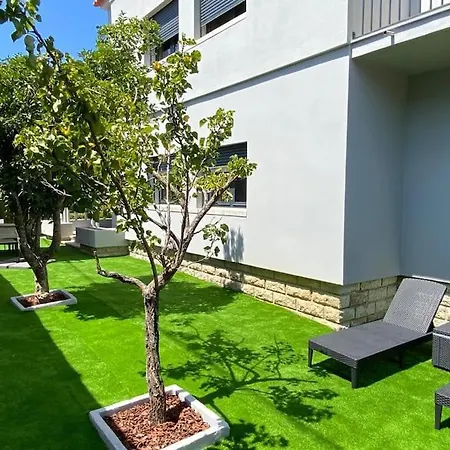 Casa Com Jardim Perto Da Praia