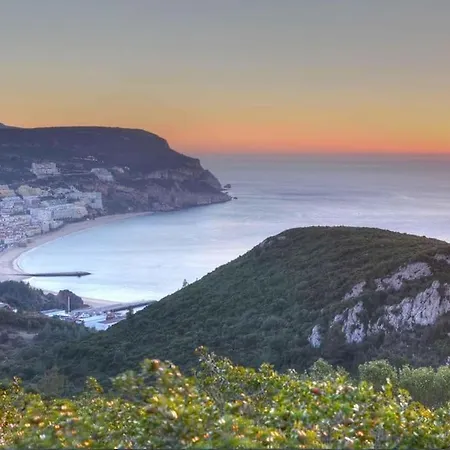 Casa Com Jardim Perto Da Praia * Sesimbra
