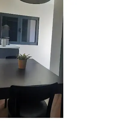 Casa Com Jardim Perto Da Praia